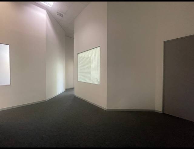 175M² OFFICE TO LET IN BRYANSTON